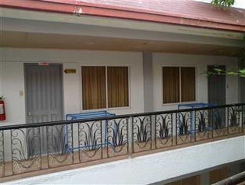 Queen\'S Beach Resort Manoc-Manoc 외부 사진