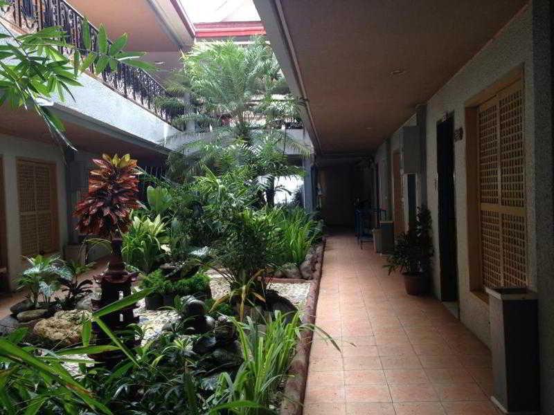 Queen\'S Beach Resort Manoc-Manoc 외부 사진