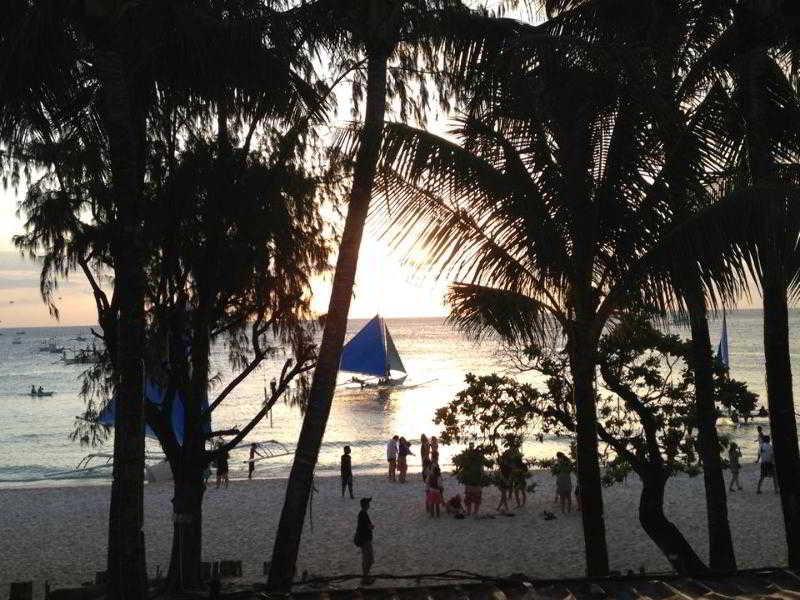 Queen\'S Beach Resort Manoc-Manoc 외부 사진